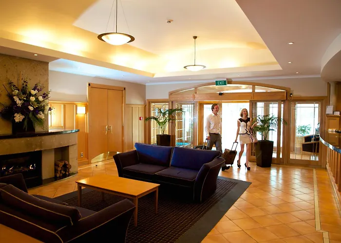 Hotel near College: Brentwood Hotel