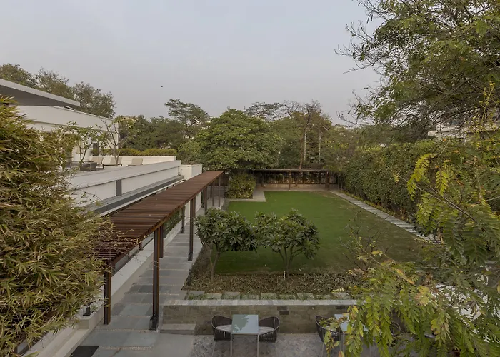 Manor - New Delhi