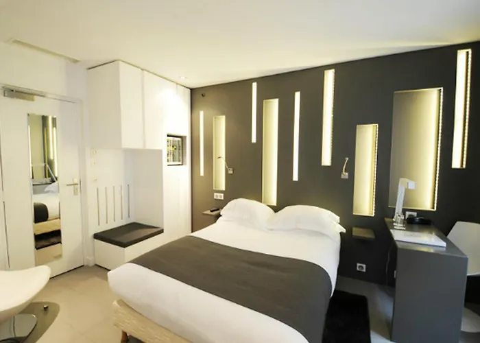 Hotel mit Hund Arc De Triomphe Etoile