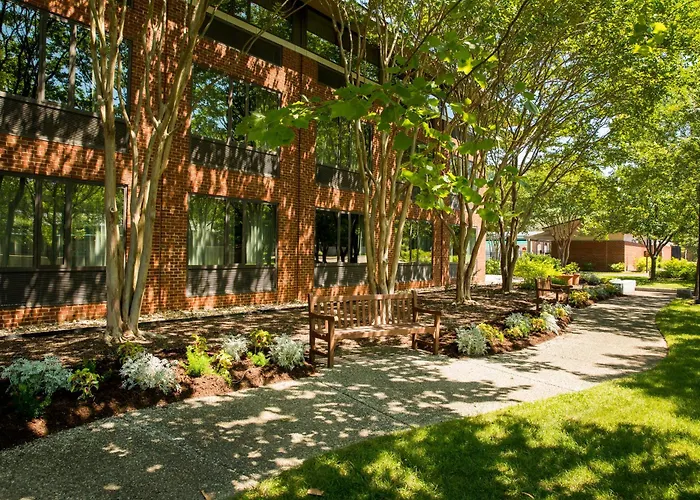 Woodlands & Suites, An Official Colonial