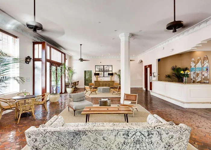 Dog friendly hotels Clinton South Beach