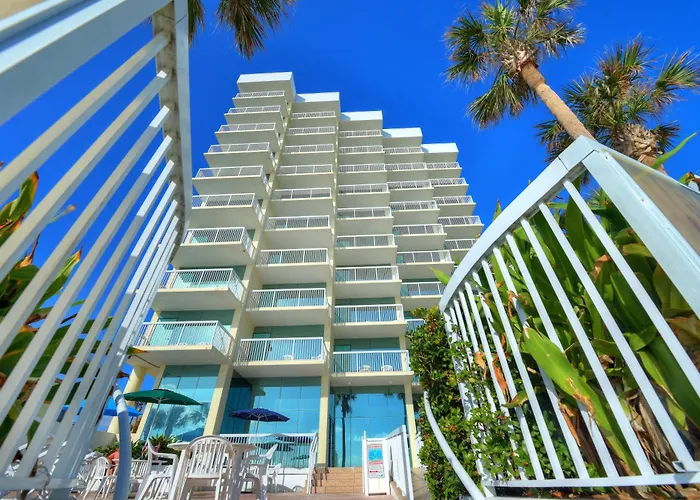 Pet Friendly hotel: Bahama House - Daytona Beach Shores