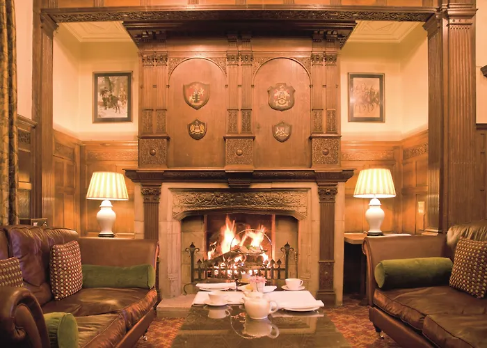 Hotel with pool: Elmers Court Hotel