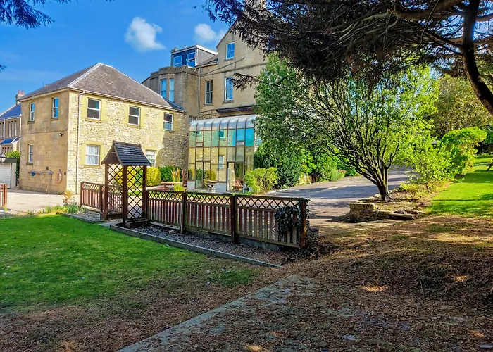 Guests house Wentworth House - Free Parking