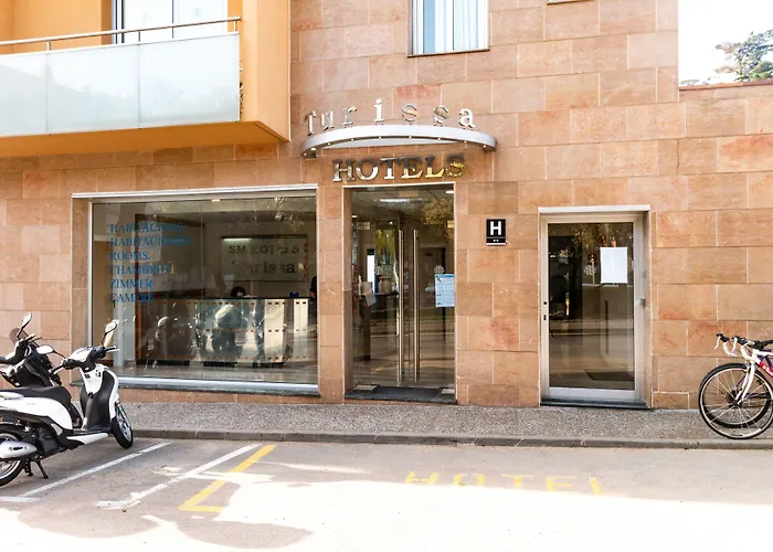 Hotel met zwembad: Hotel Turissa