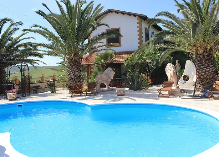 Villa con piscina: Agriturismo Reggia Saracena