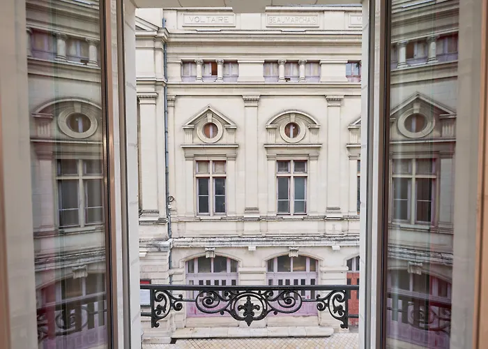 Cheap hotel: Logis Hotel Du Theatre