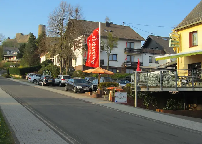 Zur Burg Nuerburg-Ring