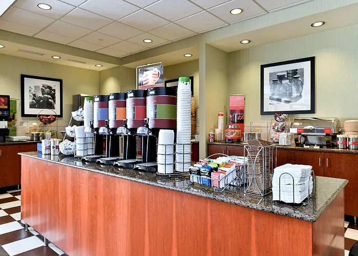 Cheap hotel: Hampton Inn Ellsworth