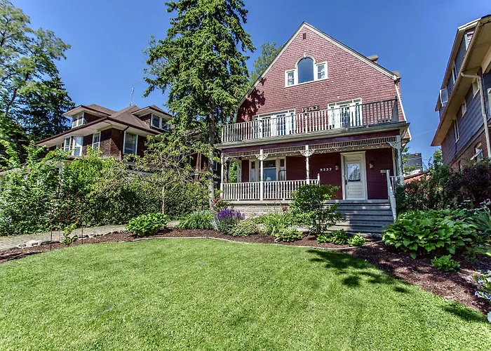 Redwood Bed And Breakfast