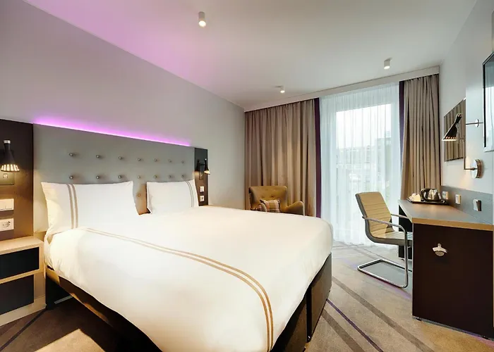 Central hotel: Premier Inn Hamburg City Klostertor