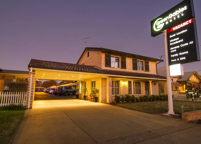 Motel: Green Gables Motel