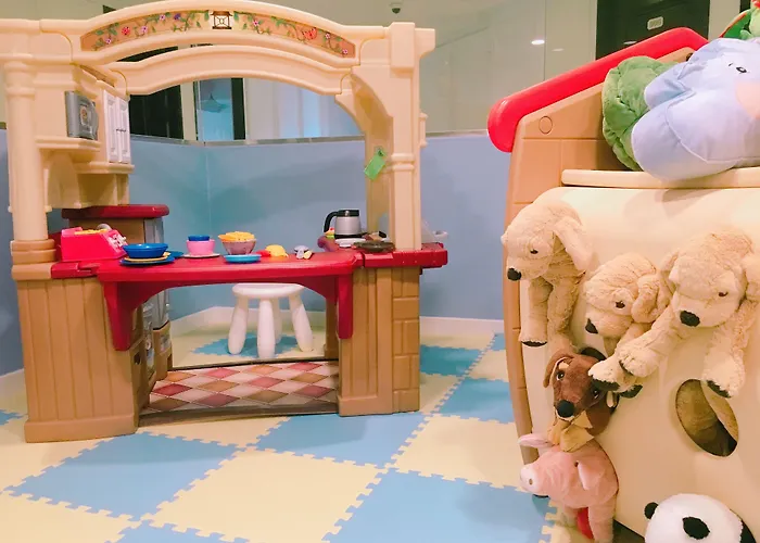 Family Hotel: Hillside Hotel