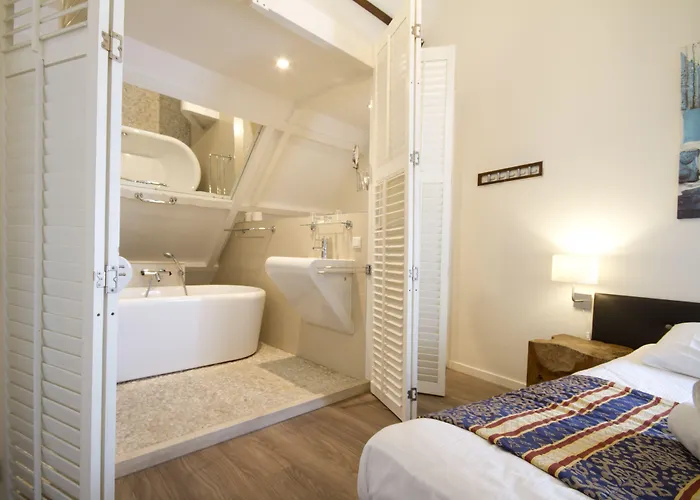 Acostar Hotel