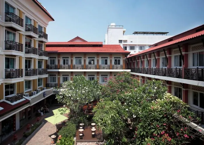 Hotel: Rambuttri Village Plaza