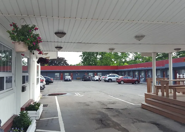Beach Hotels Niagara Inn & Suites