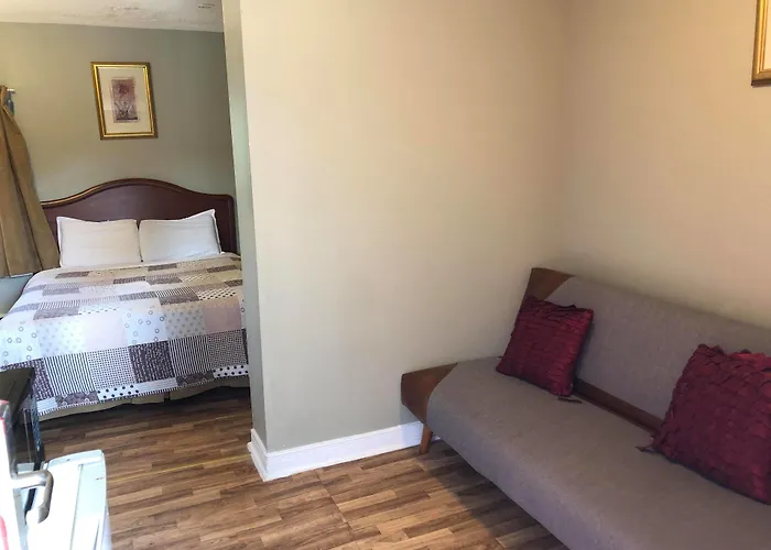 Beach Hotels Niagara Inn & Suites
