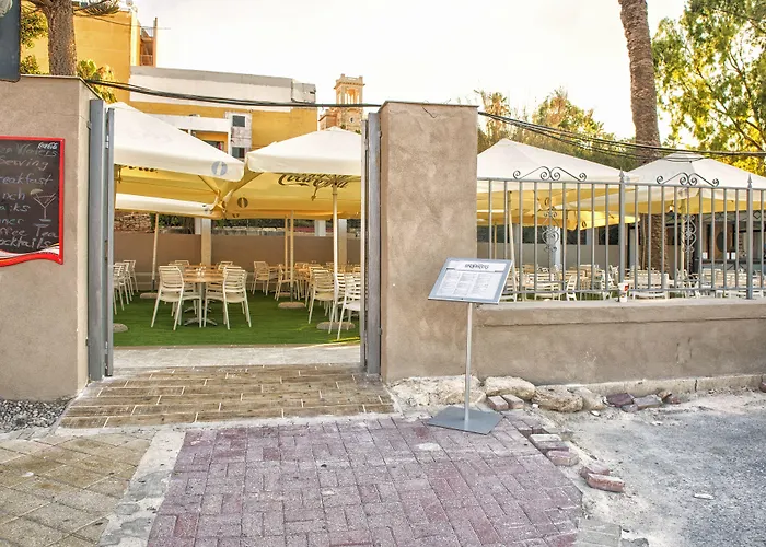 Hotel mit Pool: Beach Garden Hotel