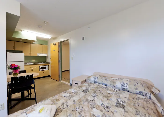 Hostel: Macewan University Residence