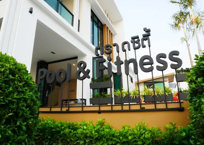 Hotel near College: Trat City Hotel
