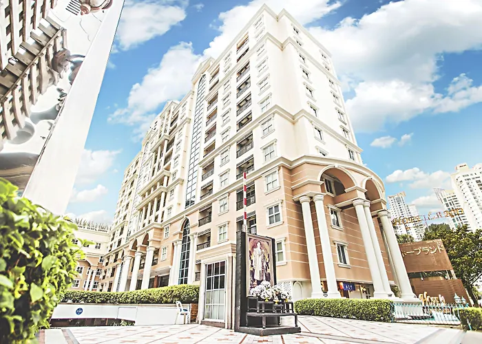 Hotels with pool Hope Land Sukhumvit 24