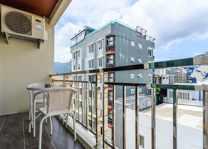 Cheap hotel: 77 Bangla Hotel - Patong Phuket