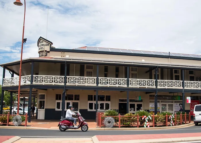 Cheap hotel: Castlereagh Hotel