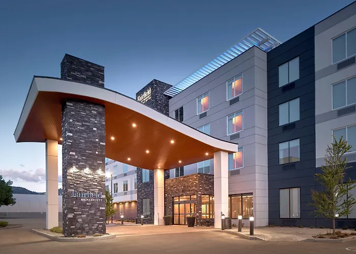 Сity center hotels Fairfield Inn & Suites By Marriott Penticton