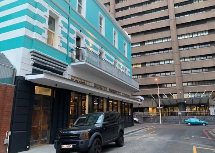 Urban Oasis Aparthotel