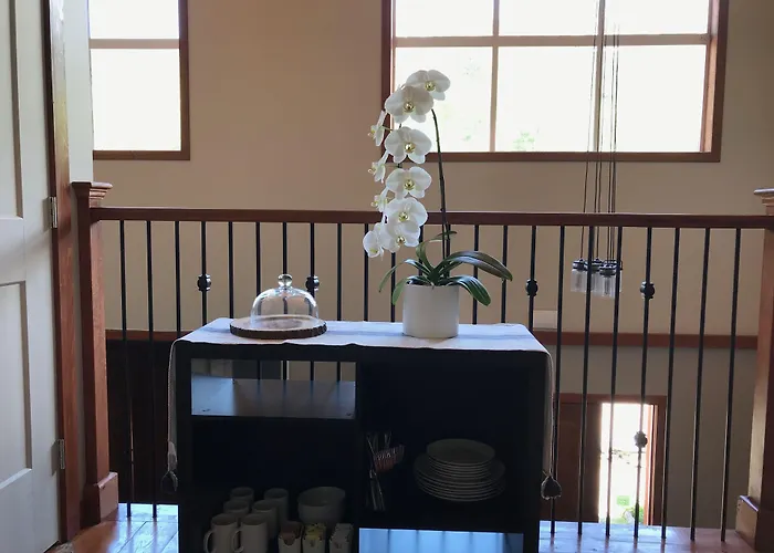 Hotels Close to Airport Wesbert Winery & Guest Suites