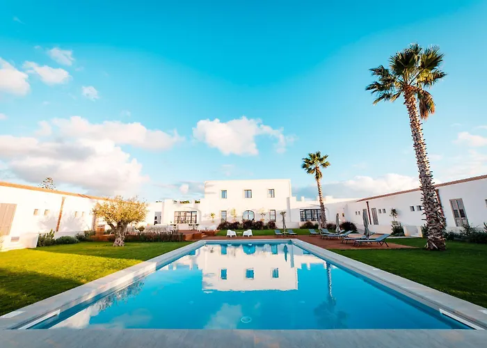 Hotel con piscina: Baglio Custera