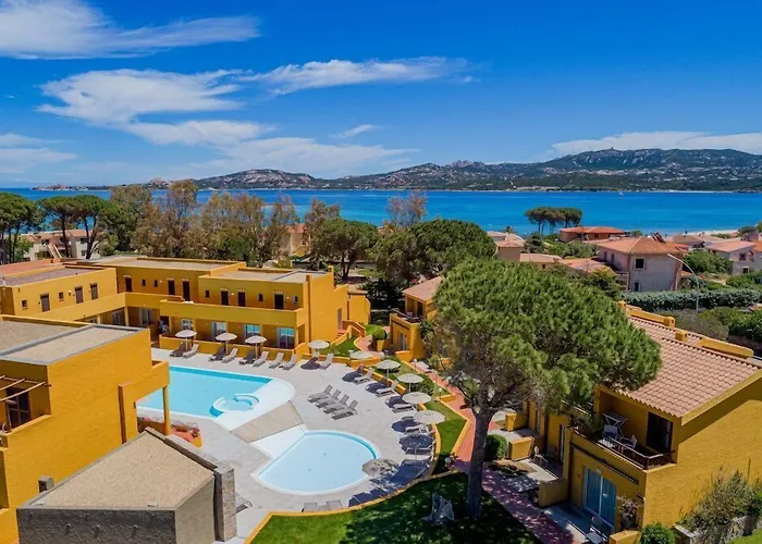 Hotel with pool: Blu Hotel Laconia Village