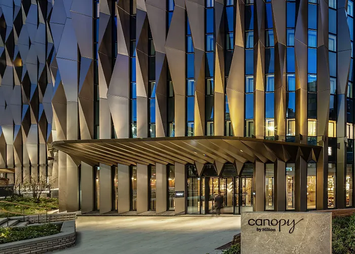 Pet Friendly hotel: Canopy By Hilton London City