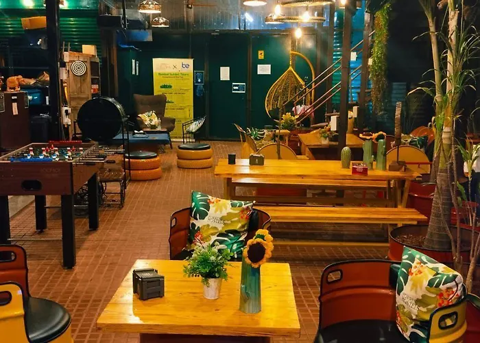 Hotel near College: Forrest Hostels