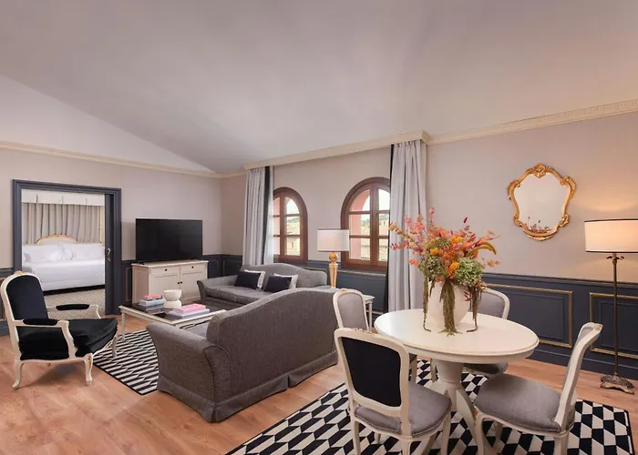 Pet Friendly hotel: Eugenia De Montijo, Autograph Collection