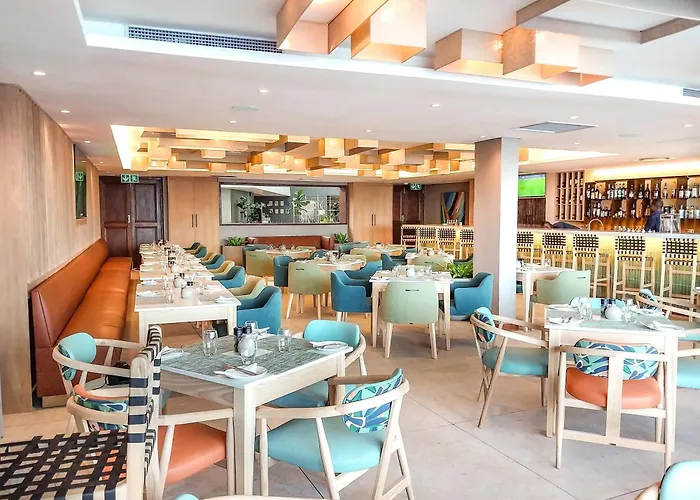 Hotel 4 estrelas: Lagoon Beach Hotel & Spa