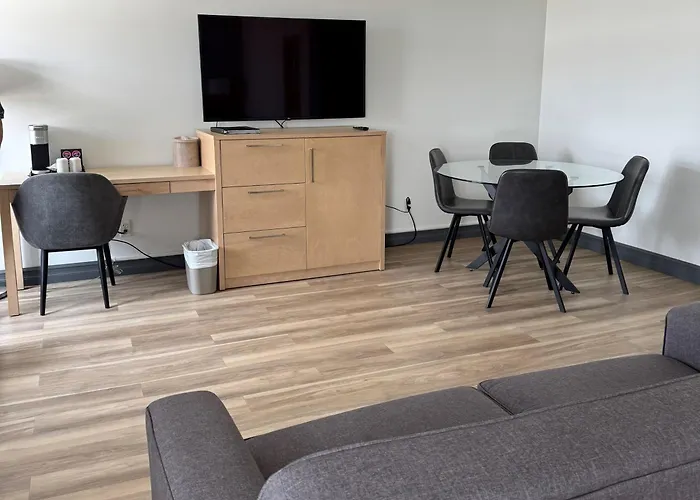 Chateau Repotel Duplessis Airport