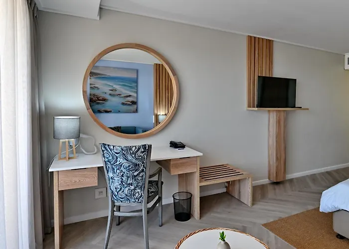 Hotel 4 estrelas: Lagoon Beach Hotel & Spa