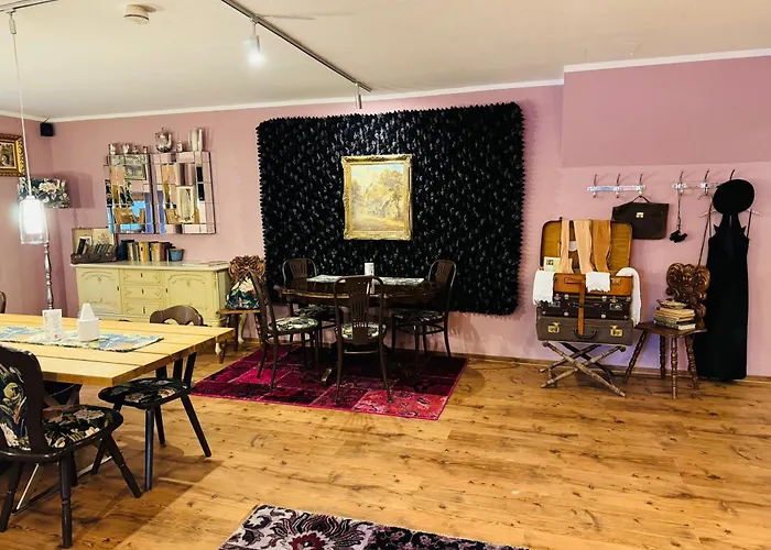 Pet Friendly hotel: Villa Fantasia Budget Boutique Hotel