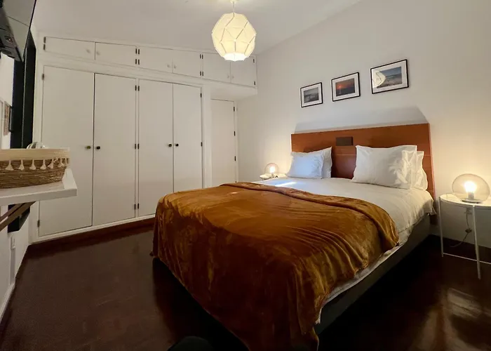 Pine House - Faro Airport, Beach And City Center