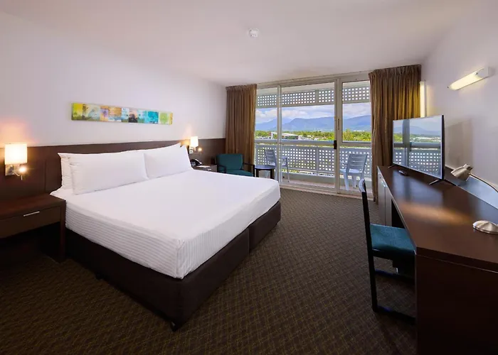 Сity center hotels Cairns Harbourside