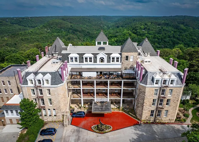 Golf hotel: 1886 Crescent Hotel And Spa