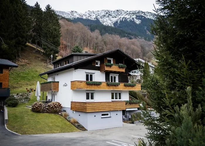 Ferienvermietung: Haus Tisch