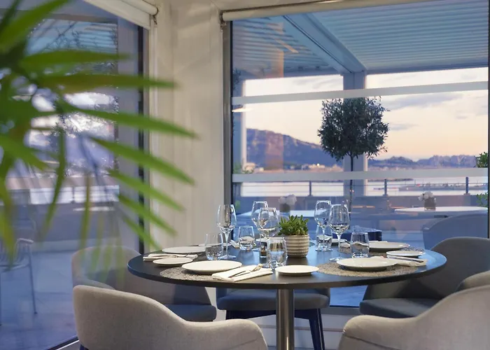 Hotel with pool: Nhow Marseille
