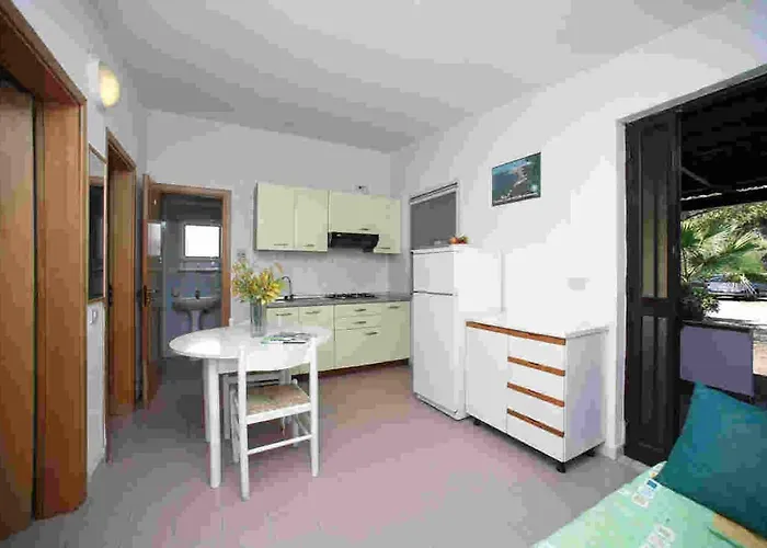 Hotel all'aeroporto: Villaggio Turistico Grotta Dell'Acqua