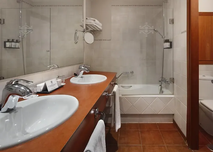 Hotel con piscina: Parador De Vielha