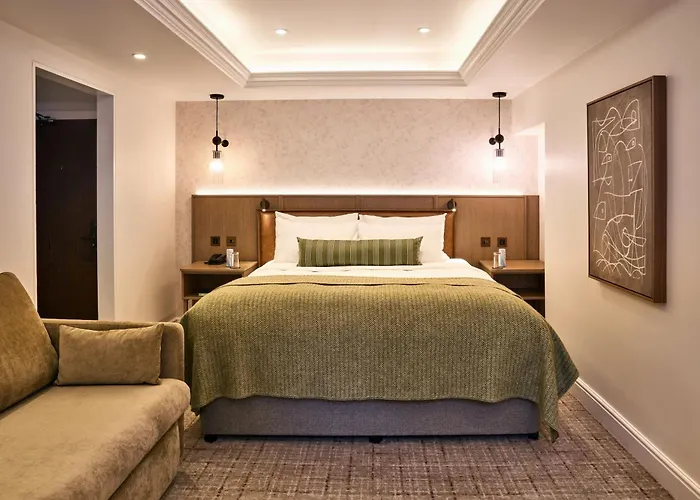 Hotel near College: Radisson Blu Hotel, London Tottenham Court Road