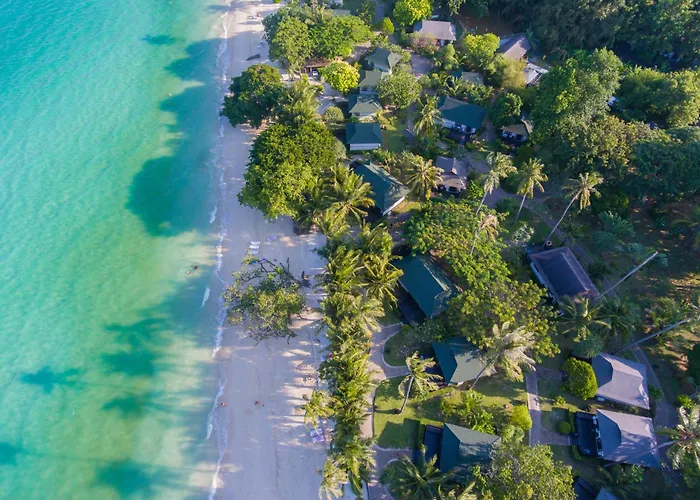 Phi Phi Holiday , Leam Tong Beach