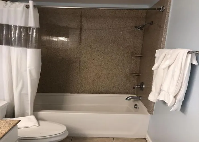 Beachgate Condosuites And Oceanfront Resort
