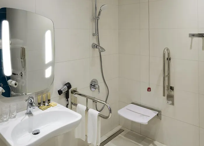 Hotel near College: Adagio Aparthotel Jeddah Malik Road